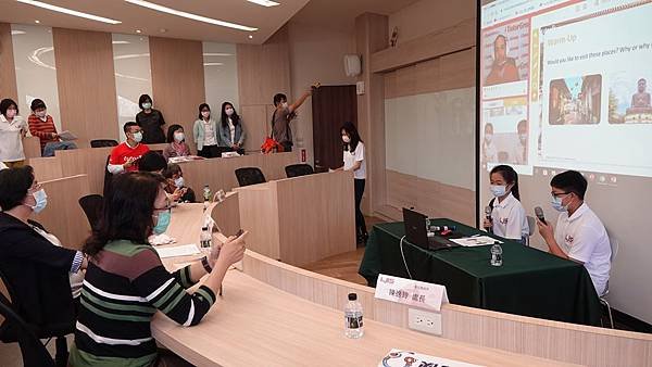 tutorJr捐贈線上學習課程 攜手縣府助彰化學子邁向國際2.jpg