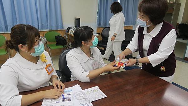 媽祖恩澤護祐醫護人員 企業捐贈物資「吃平安」2.jpg