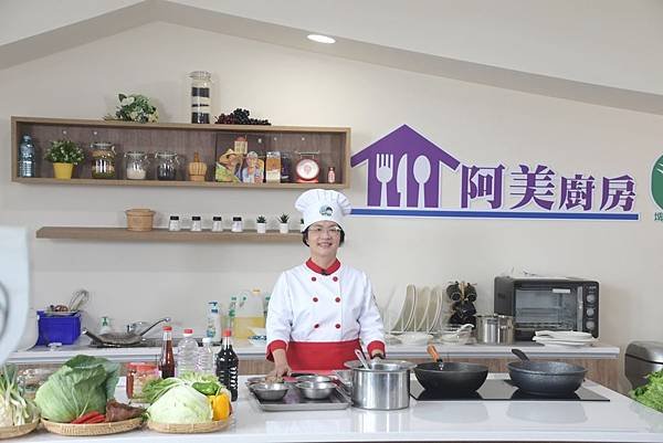 彰化縣「阿美廚房」開張 王惠美下廚行銷彰化農產3.jpg