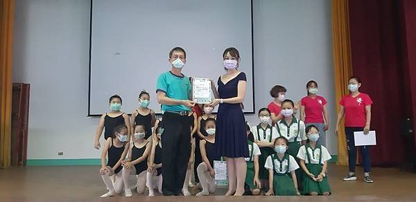 僑信國小自編防疫洗手歌舞 彰化校園推廣勤洗手風氣4.jpg
