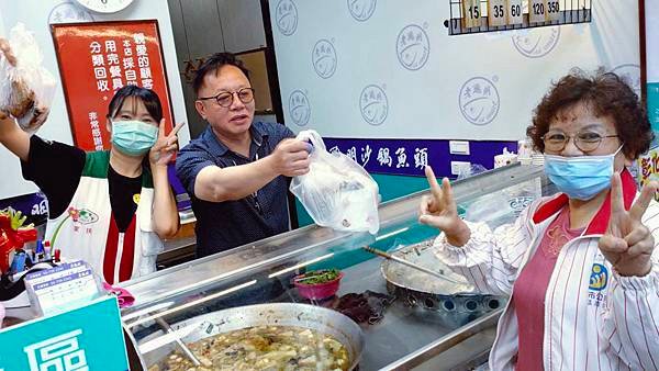 彰化老聰明沙鍋魚頭做公益 開幕一日所得助家扶兒2.jpg