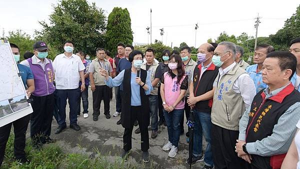 王惠美視察永靖鄉永南滯洪池 改善汛期雨季淹水惡夢2.jpg