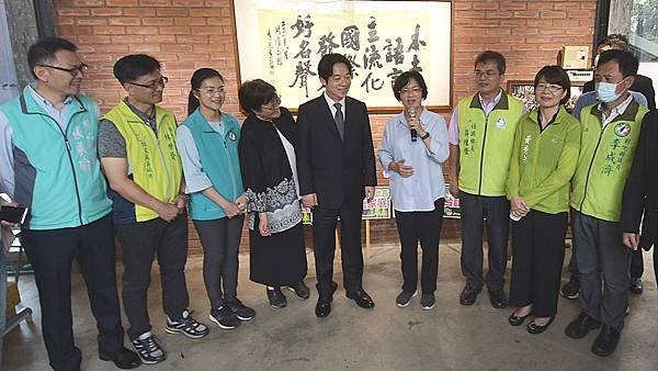 賴清德參訪台語文創意園區 王惠美力推彰化市鐵路高架化2.jpg