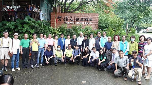 賴清德參訪台語文創意園區 王惠美力推彰化市鐵路高架化6.jpg