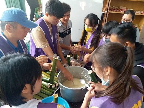 明道大學師生原鄉服務 廬山塔羅灣溪岸淨山4.jpg