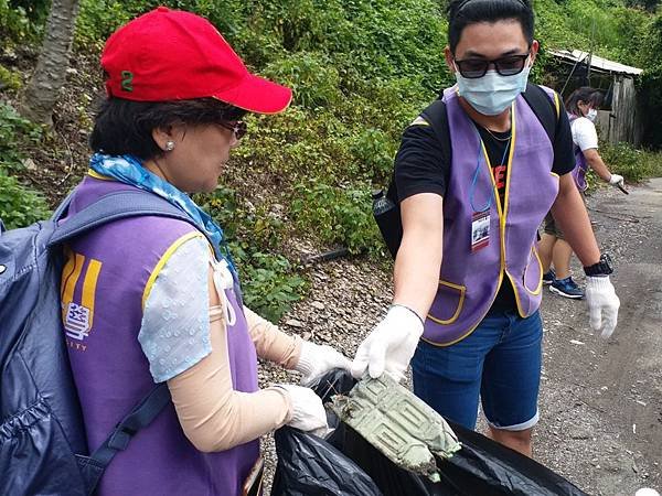 明道大學師生原鄉服務 廬山塔羅灣溪岸淨山5.jpg