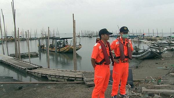 國家海洋日魚苗放流 海巡共同守護白海豚3.jpg