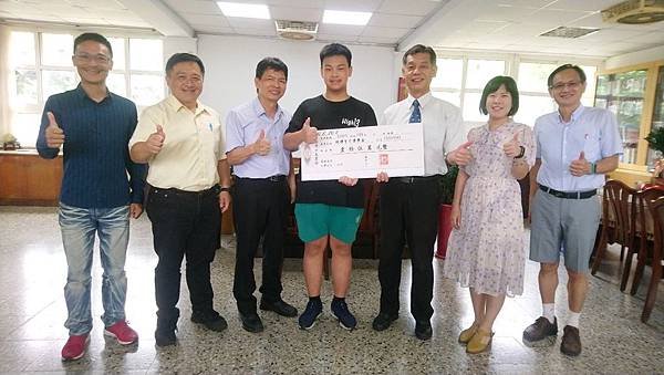 免試入學員林高中成果豐碩 兩位滿積分新生報到1.jpg