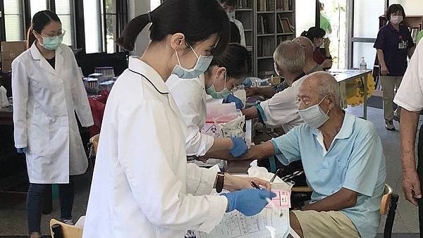 中彰榮家住民健檢 行動醫院到宅服務3.jpg