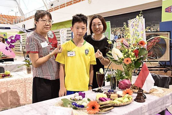 餐桌布置花藝競賽 好手齊聚明道大學競技4.jpg