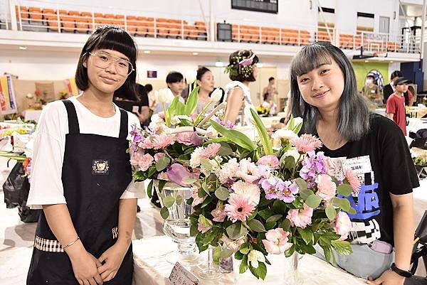 餐桌布置花藝競賽 好手齊聚明道大學競技6.jpg