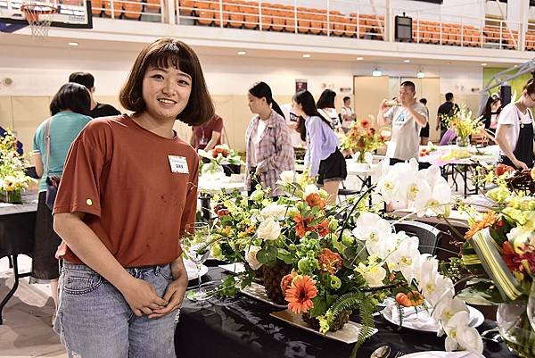 餐桌布置花藝競賽 好手齊聚明道大學競技7.jpg