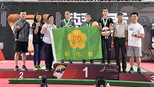 彰化縣全中運舉重奪金銀牌 王惠美南下加油1.jpg
