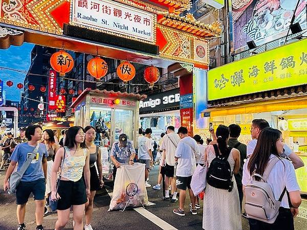 饒河夜市最後被摘的米其林阿國滷味~~下港名彭臭豆腐，東發號百