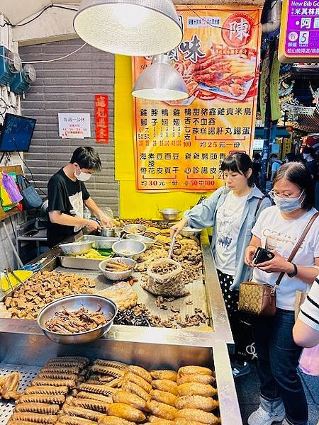 饒河夜市最後被摘的米其林阿國滷味~~下港名彭臭豆腐，東發號百