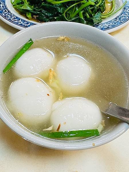 潮水退了~~施家鮮肉湯圓，灶頂高麗菜飯原汁排骨湯