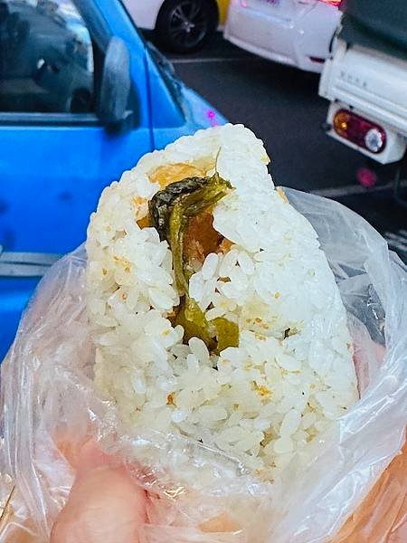 七個韓國咩睜大眼睛看著我吃的儀式~~劉山東小吃店，飯團霸