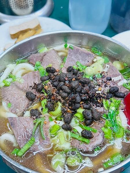 七個韓國咩睜大眼睛看著我吃的儀式~~劉山東小吃店，飯團霸