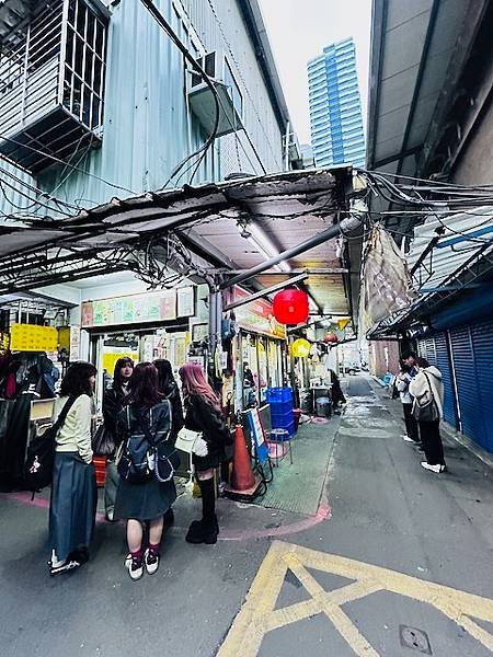 七個韓國咩睜大眼睛看著我吃的儀式~~飯團霸，劉山東小吃店