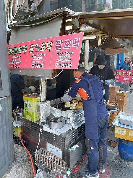 韓國首爾自由行|首爾必吃小吃、弘大隱藏版美食(豚壽百豬肉湯飯