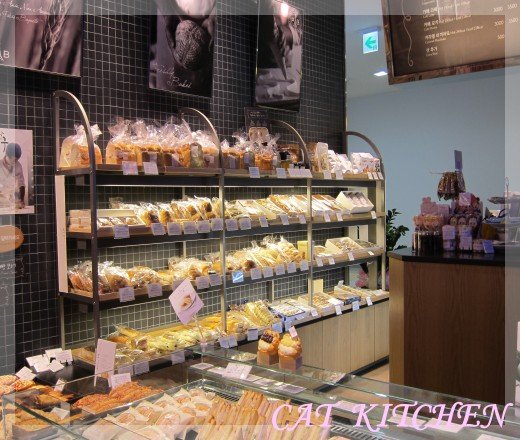 室內滑雪場麵包店3.JPG