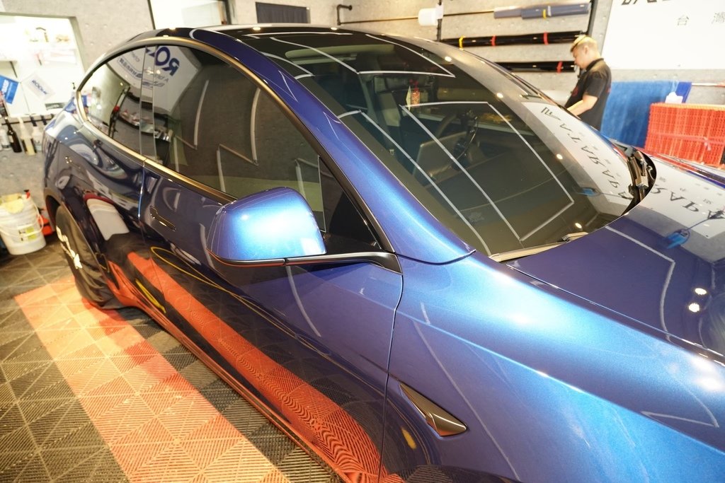 台南汽車包膜推薦【弗珥仕車體包膜】特斯拉包膜分享！寶藍色車身