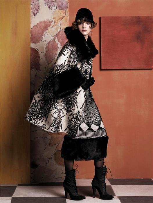 Natalia Vodianova by Steven Meisel (Fashioning The Century - Vogue US May 2007) 2.jpg