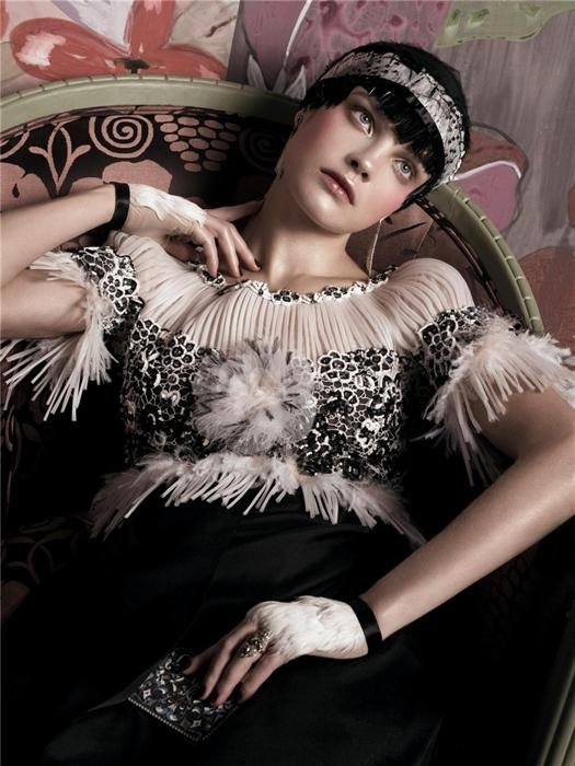 Natalia Vodianova by Steven Meisel (Fashioning The Century - Vogue US May 2007) 6.jpg