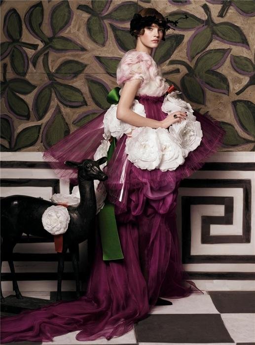 Natalia Vodianova by Steven Meisel (Fashioning The Century - Vogue US May 2007) 10.jpg