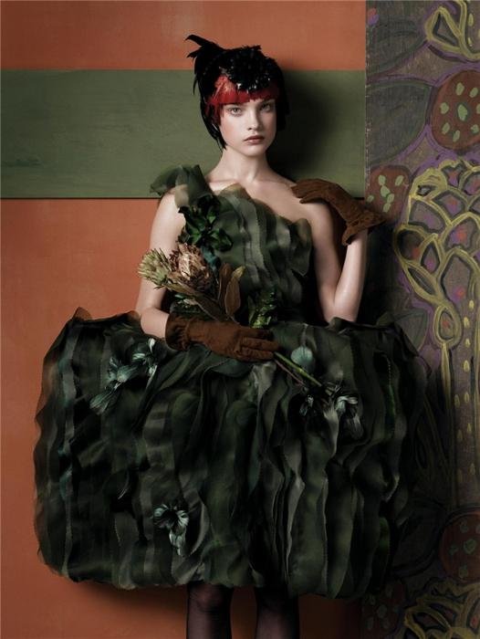 Natalia Vodianova by Steven Meisel (Fashioning The Century - Vogue US May 2007) 13.jpg