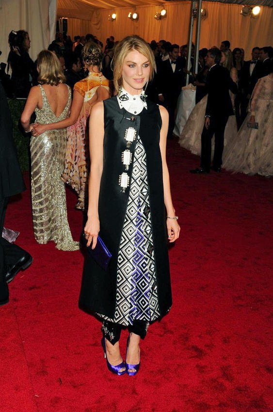 Angela Lindvall in Prada