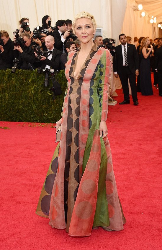 Maggie Gyllenhaal in Valentino.jpg