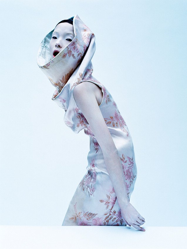 aya-jones-xiao-wen-ju-harleth-kuusik-yumi-lambert-nastya-sten-by-tim-walker-for-vogue-uk-march-2015-3.jpg