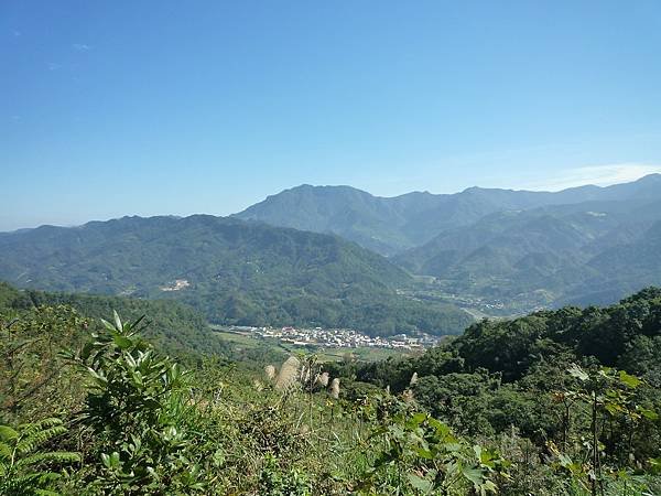 象神縱走--爬山.訪廟.遊鬧街.