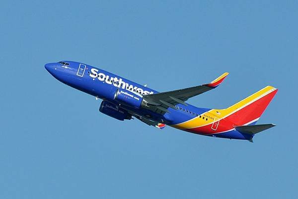 Southwest_Airlines,_Boeing_737-76Q(WL),_N565WN_-_SEA_(21783111420).jpg