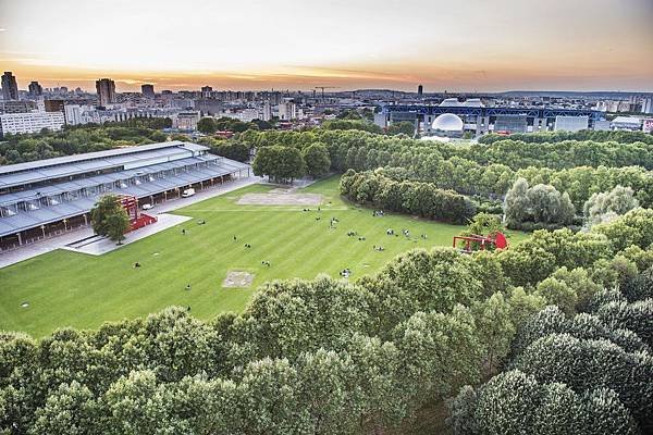 vue_sur_le_parc_de_la_villette_depuis_le_toit_de_la_philharmonierwilliam-beaucardet-pp-33