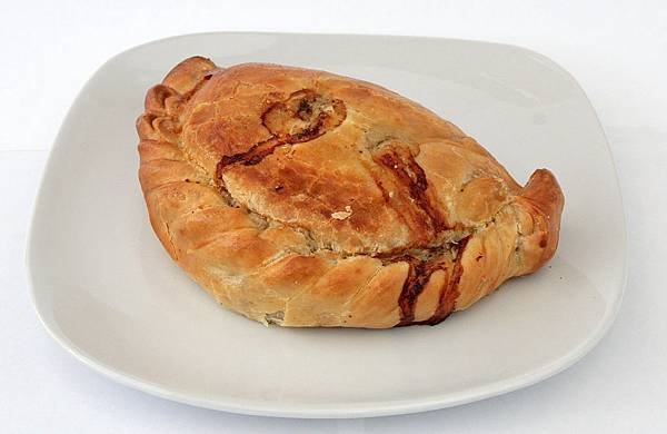 1024px-Cornish_pasty.jpeg