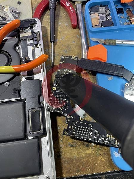 Macbook A1990 無法開機