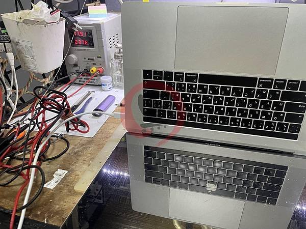 Macbook A1990 無法開機