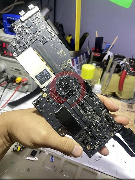 Macbook Pro A1708 無法開機維修