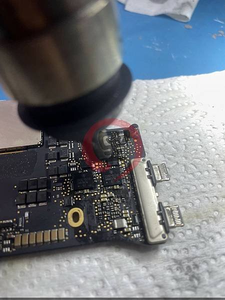Macbook Pro A1708 無法開機維修