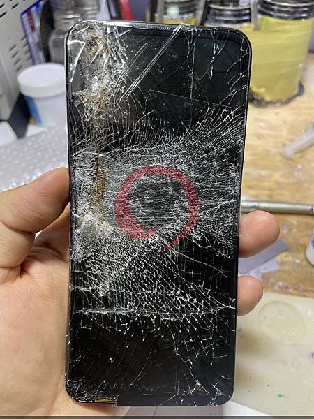 ASUS ZenFone 9 （AI2202）又見戰損