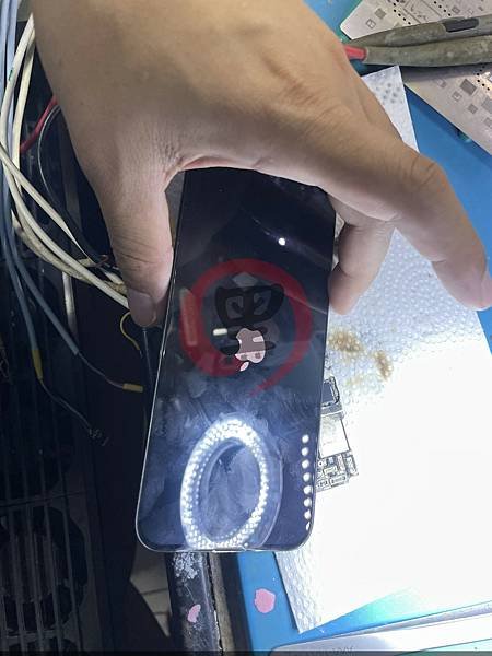 iPhone 13 無法開機又搬板了
