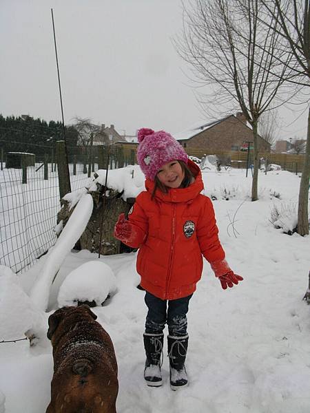 Chloe in the snow with V