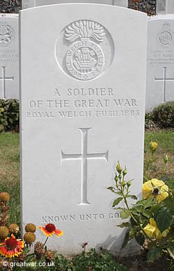 tyne-cot-unknown-soldier-rwf-250