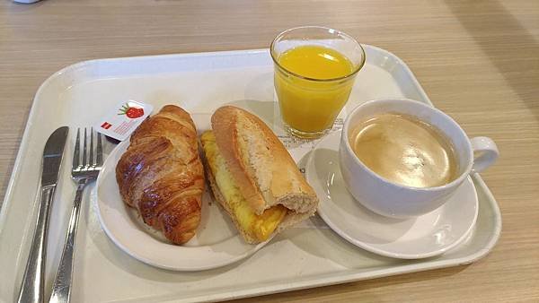 HEMA breakfast-1.jpg