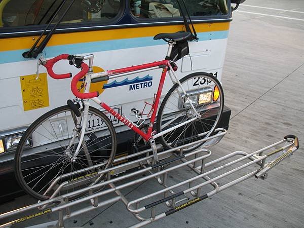 Bikerack_for_three_bicycles_on_Highway_17_Express_Bus.jpg