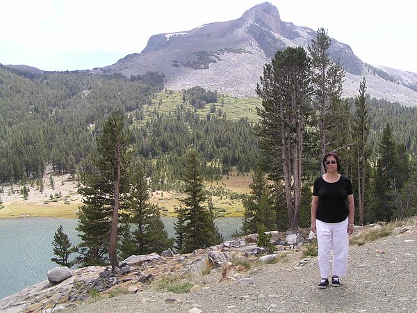 Yosemite Lake out Tioga pass-1.JPG