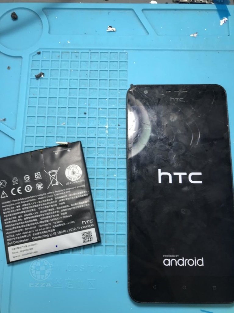 HTC825電池膨脹.jpg