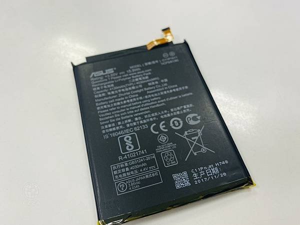 華碩ZenFone4更換螢幕(1).jpg